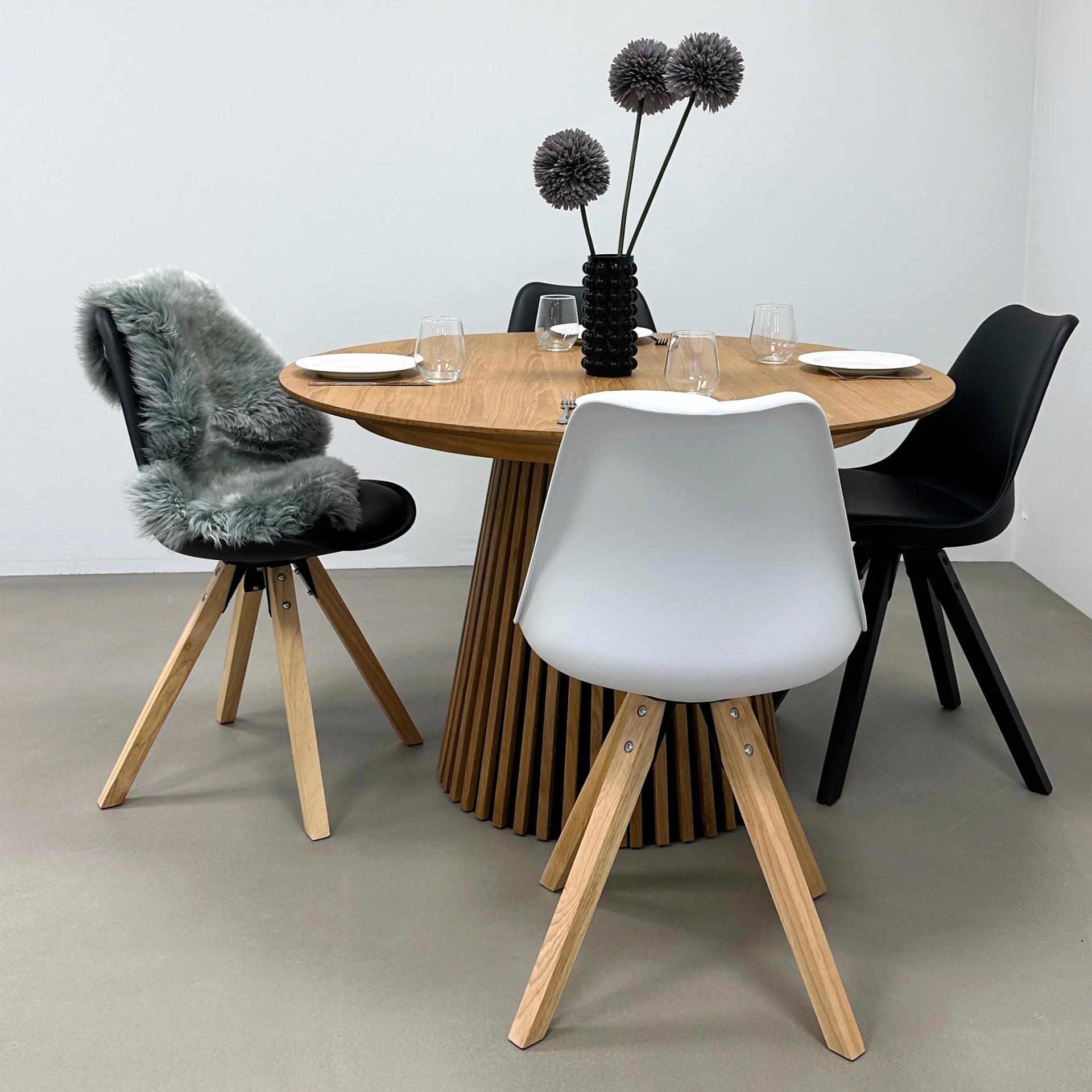 Aria - Chaise de salle à manger noire avec pieds en bois noirs - Image 4