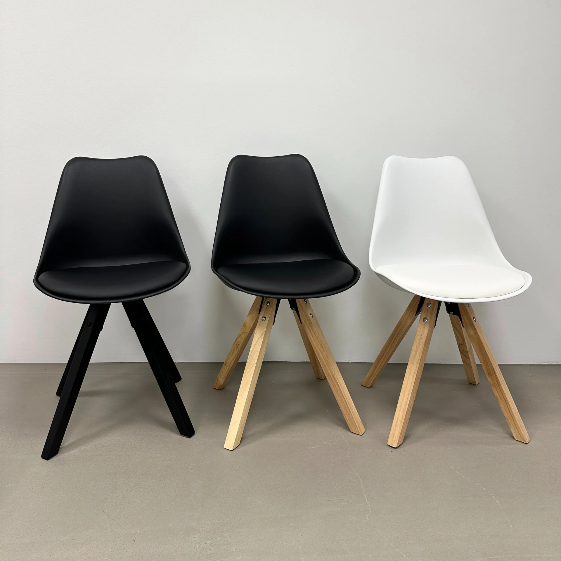 Aria - Chaise de salle à manger noire avec pieds en bois noirs - Image 6